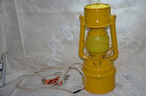 Alte nachttischlampe - alte,
